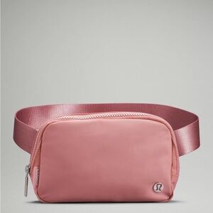 lululemon Everywhere Beltbag - Pink Pastel